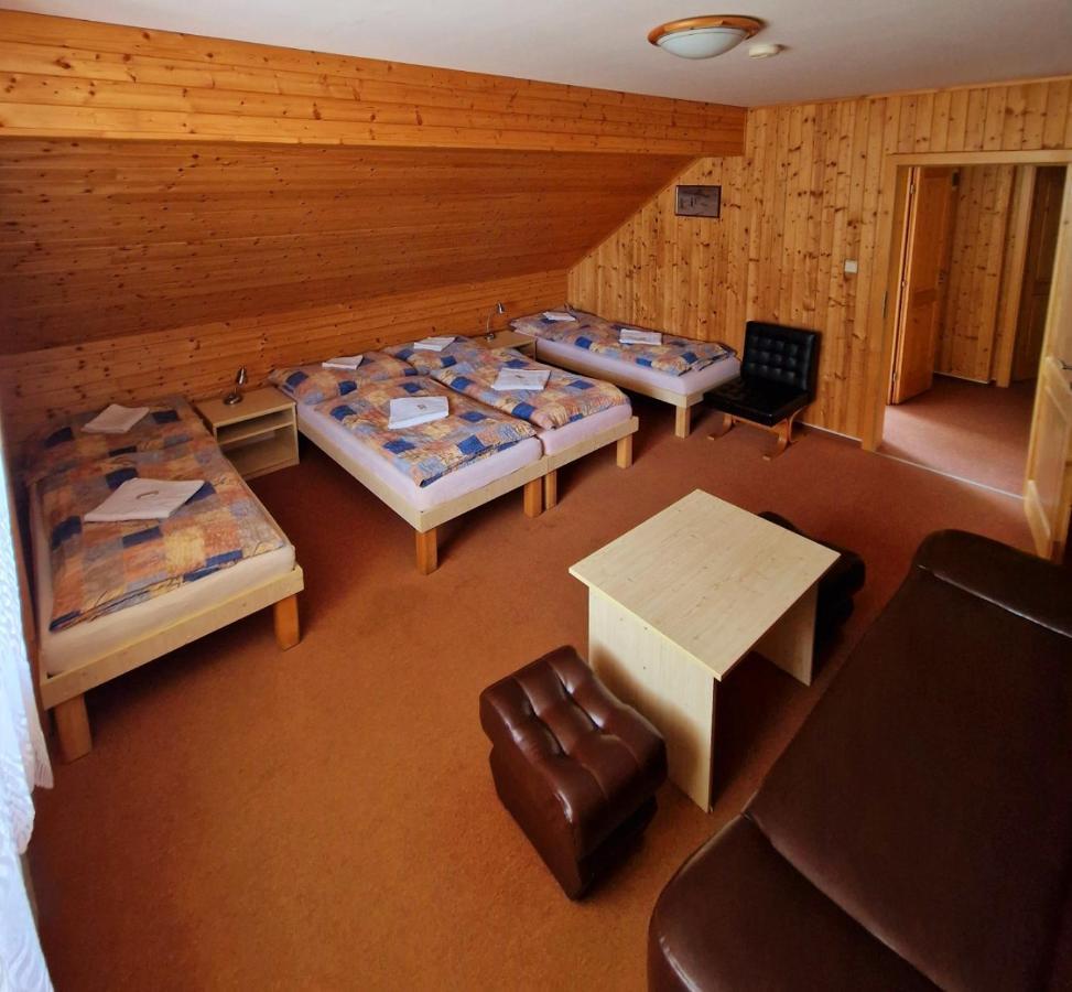 Hostinec U Reky Hotell Ostravice Exteriör bild