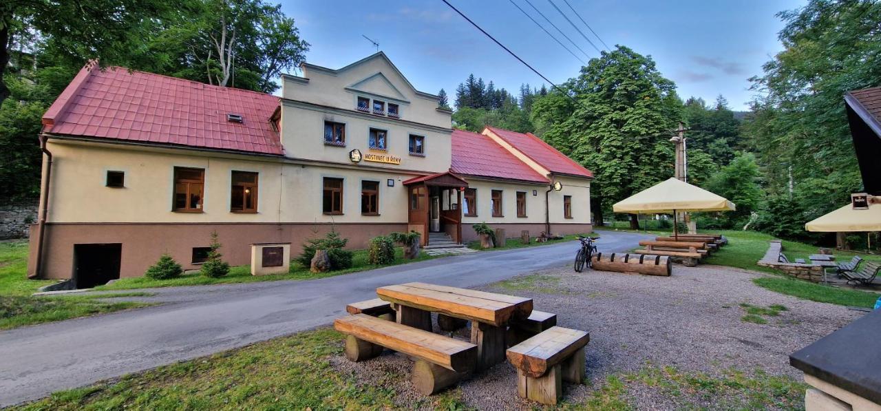 Hostinec U Reky Hotell Ostravice Exteriör bild