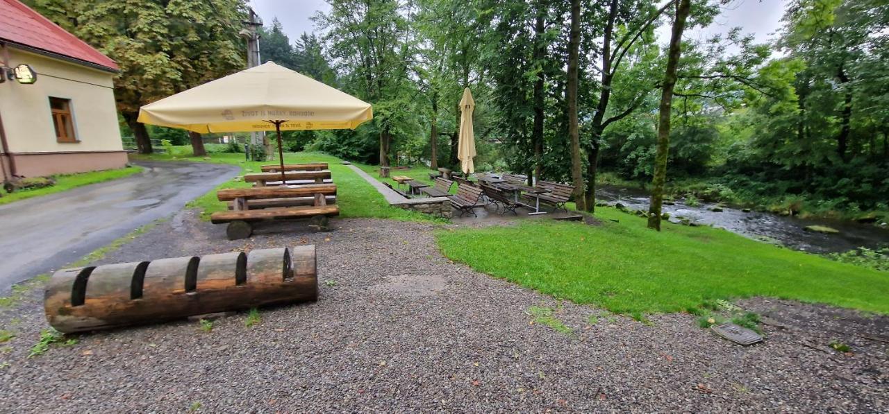 Hostinec U Reky Hotell Ostravice Exteriör bild