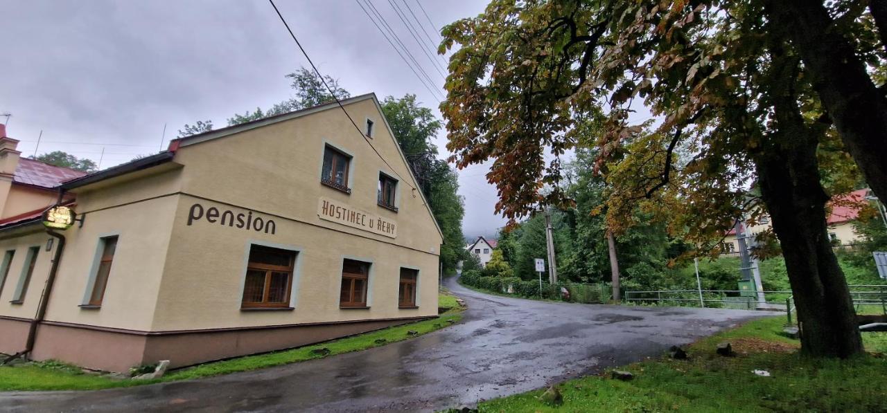 Hostinec U Reky Hotell Ostravice Exteriör bild